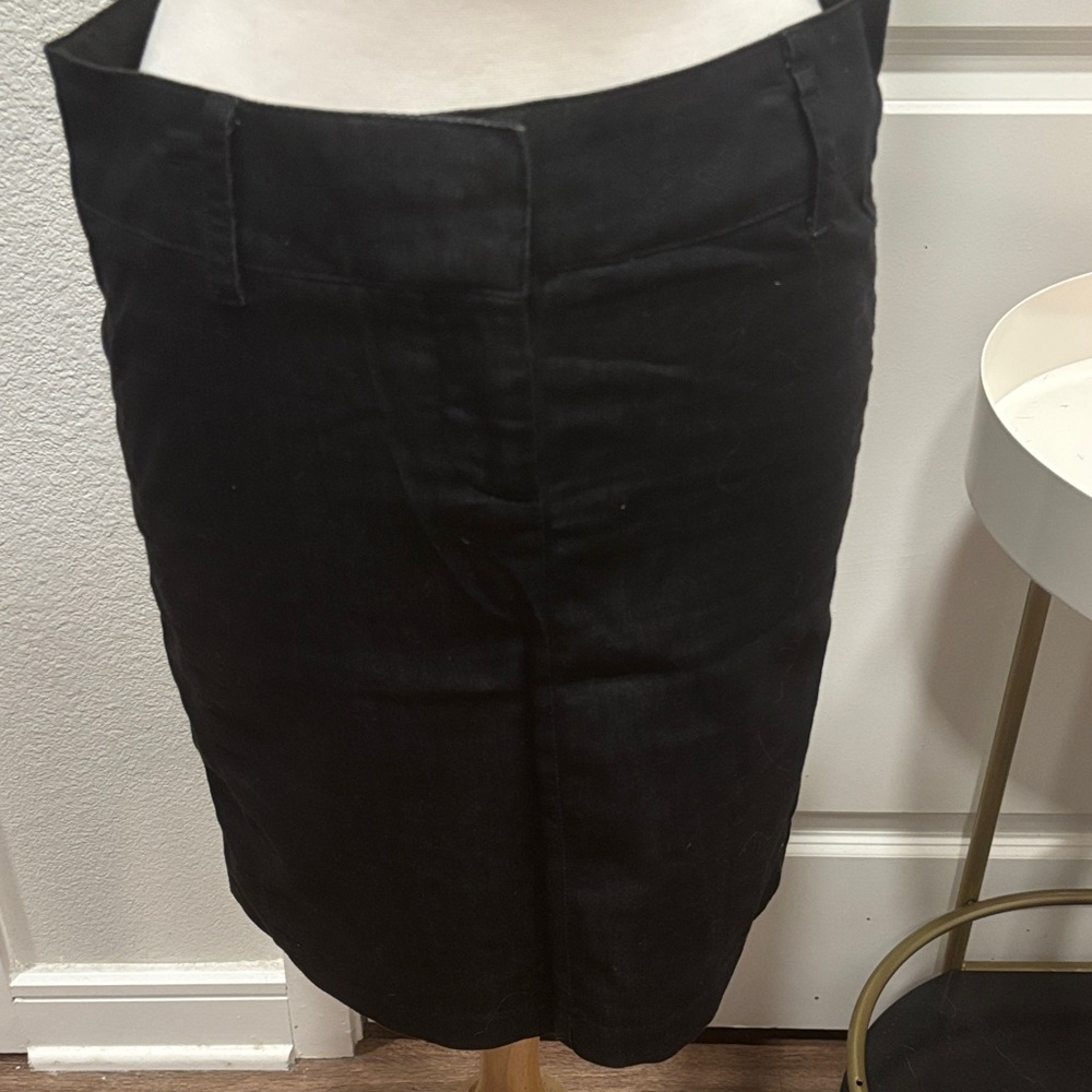 EUC Guess Skirt with Pleated Back Details